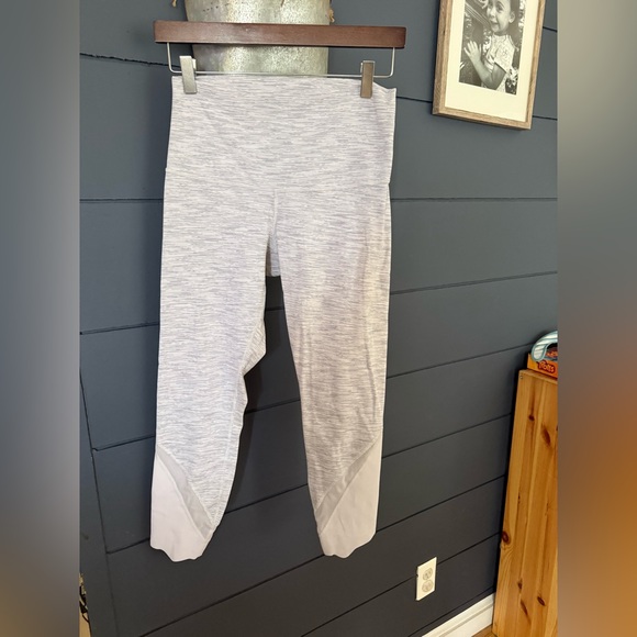 lululemon athletica Pants - Lululemon Wunder Under Scalloped Hem High-Rise Crop 23" size 8